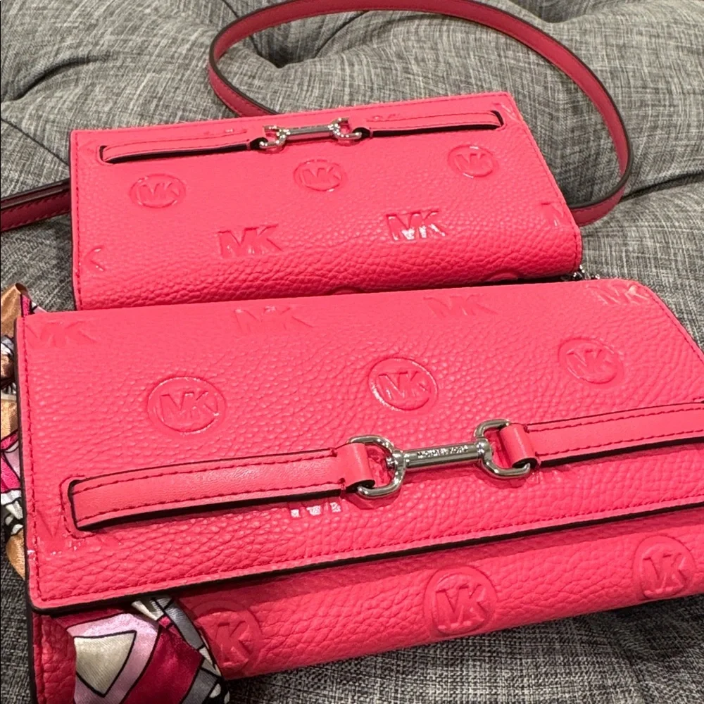 Michael Kors Bag Carson Pink Leather Embossed Logo Crossbody Wallet Set